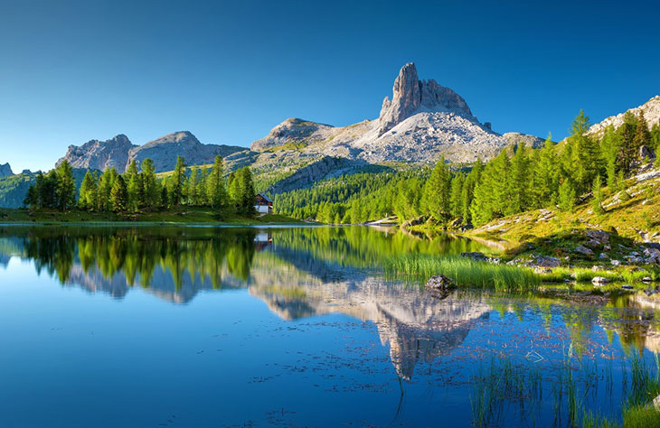 Athemberaubende Berg- und Seenlandschaft in Südtirol