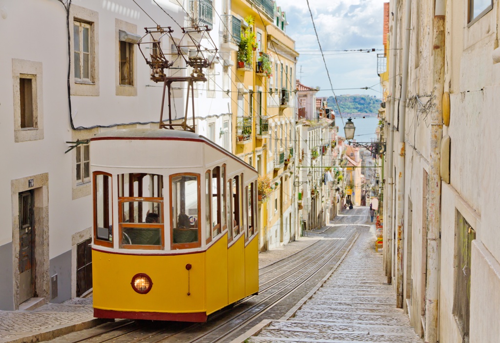 Straßenbahn fahren in Lissabon
