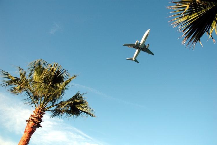 Wertvolle Tipps für den ersten Flug mit der Familie