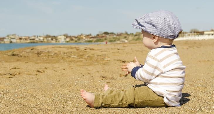 Am Strand gibt es für Ihren Kleinen viel zu entdecken!